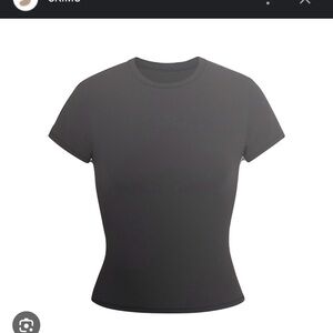 SKIMS Fits Everybody Short sleeve T shirt in black Size Small